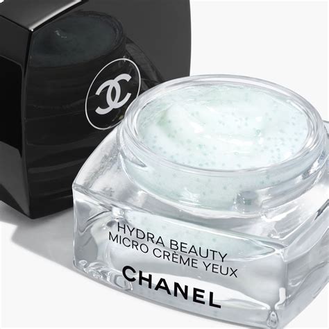 Крем для кожи вокруг глаз Chanel Hydra Beauty .